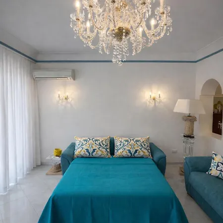 Panoramic Sea & Vesuvio View, Center, Costa Del Sole Apartment Sorrento