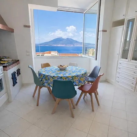 Panoramic Sea & Vesuvio View, Center, Costa Del Sole Apartment *